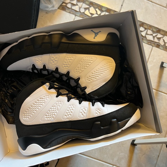 Jordan 9 University Blue